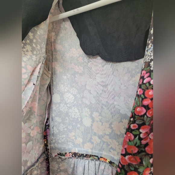 Vintage 1960s Tailored Floral Dress with Gold Buttons - Picture 5 of 8